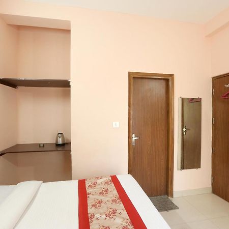 Hotel Ginger Palace - Corporate Hotel Noida Sector 62 Dış mekan fotoğraf
