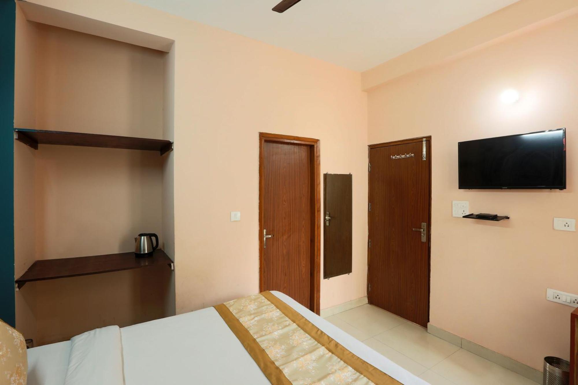 Hotel Ginger Palace - Corporate Hotel Noida Sector 62 Dış mekan fotoğraf