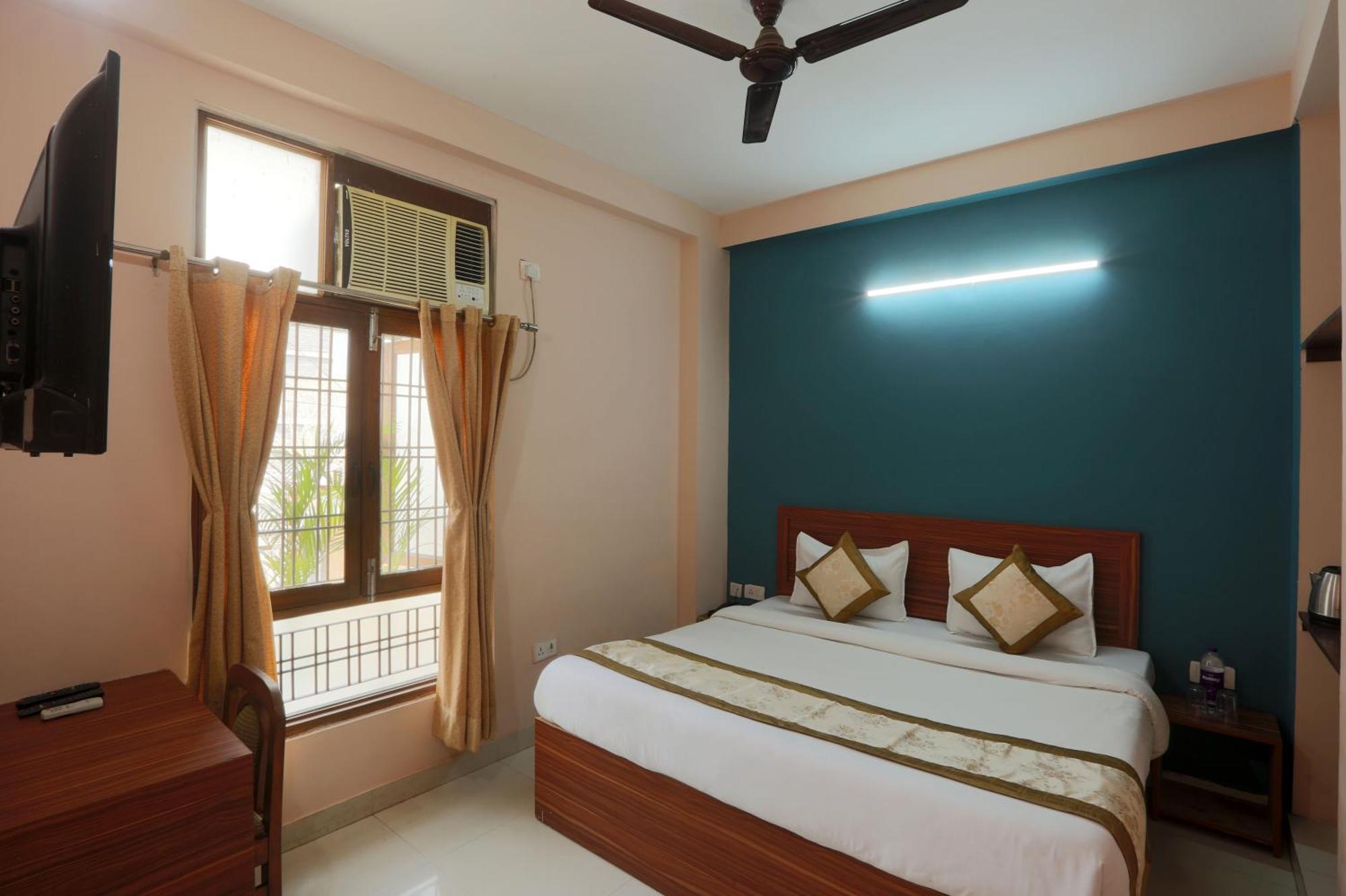 Hotel Ginger Palace - Corporate Hotel Noida Sector 62 Dış mekan fotoğraf