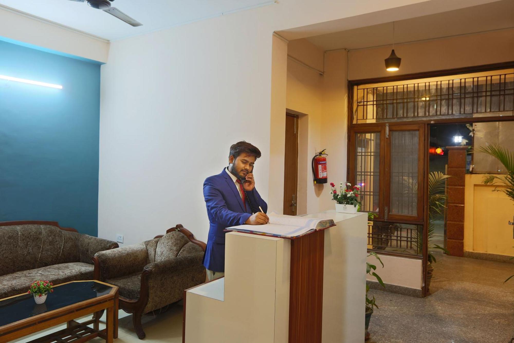 Hotel Ginger Palace - Corporate Hotel Noida Sector 62 Dış mekan fotoğraf