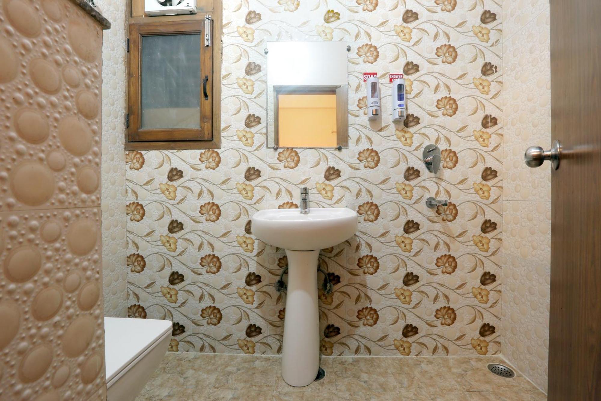 Hotel Ginger Palace - Corporate Hotel Noida Sector 62 Dış mekan fotoğraf