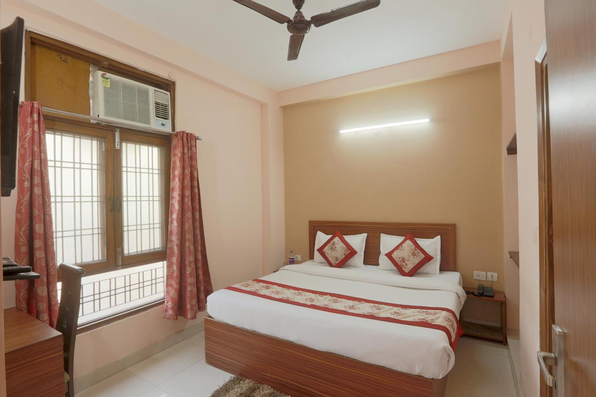 Hotel Ginger Palace - Corporate Hotel Noida Sector 62 Dış mekan fotoğraf