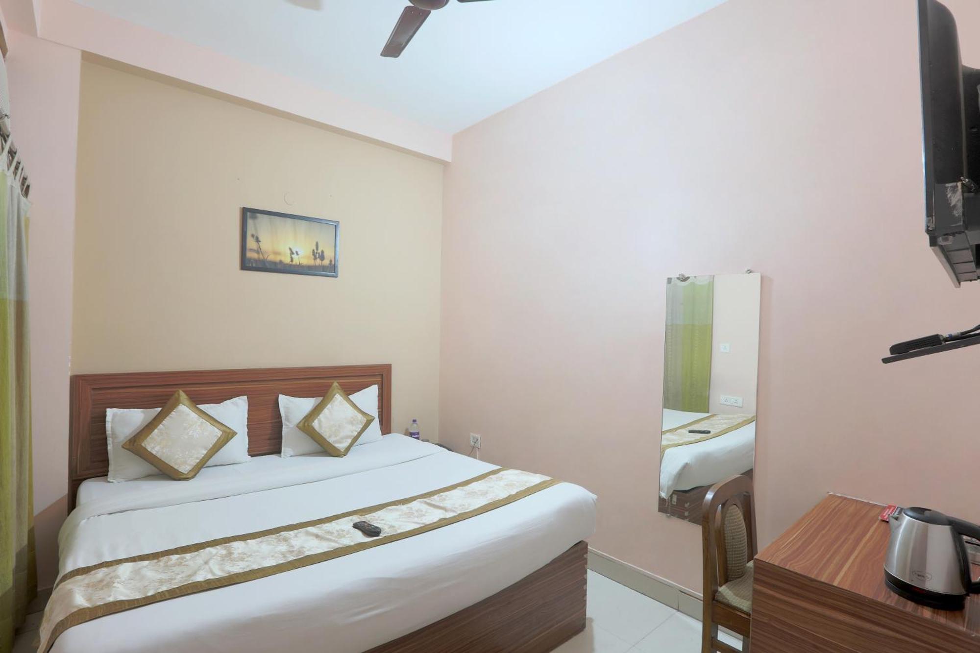 Hotel Ginger Palace - Corporate Hotel Noida Sector 62 Dış mekan fotoğraf