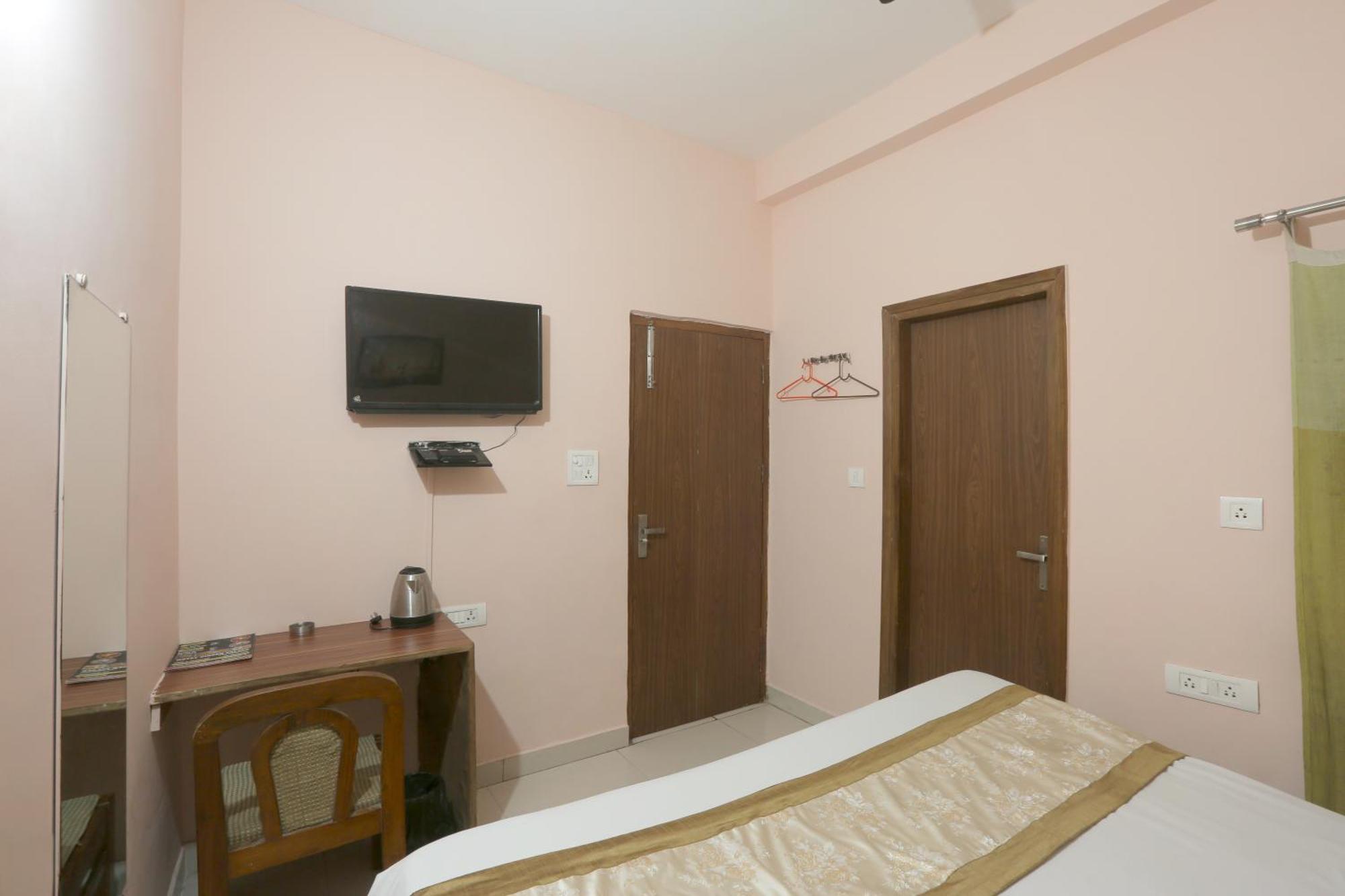Hotel Ginger Palace - Corporate Hotel Noida Sector 62 Dış mekan fotoğraf